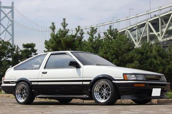 Faldones laterales Impulse (FRP) para Toyota Trueno (AE86) 1983-1987